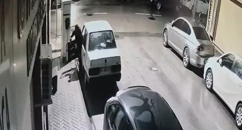 Park halindeki araçtan oto teyp çalan şüpheli yakalandı