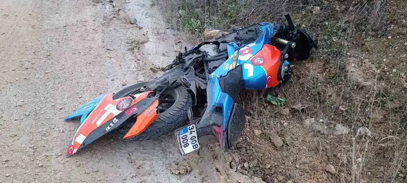 Otomobil ile motosikletin çarpıştı;1 yaralı