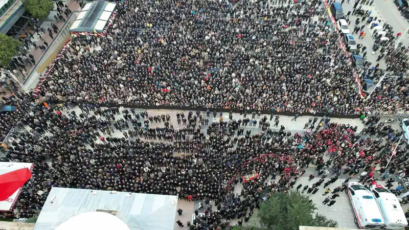 Manisa, ilk kadın başkanına ağladı