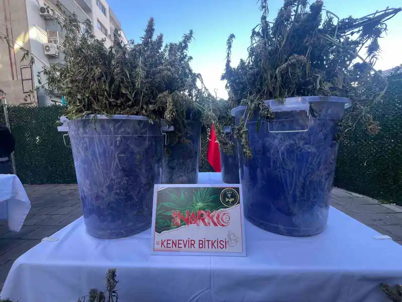 İzmir’de tek operasyonda 3 milyon uyuşturucu hap ele geçti: 46 tutuklama