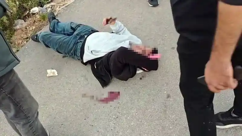 Husumetlileriyle karşılaşan genç bıçaklanarak yaralandı