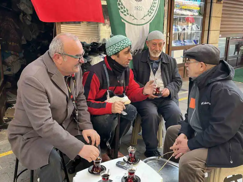 Kunduracı ile Avustralyalı turistin yöresel ’annouv’ imtihanı