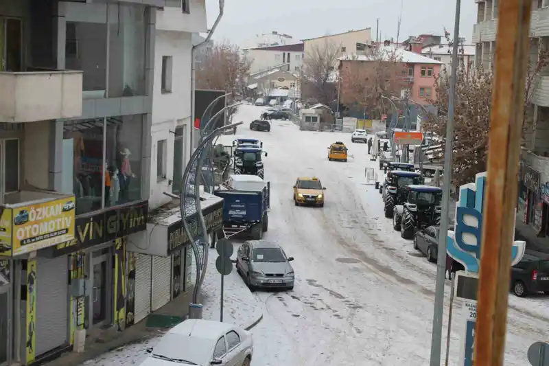 Malazgirt’te kar yağışı