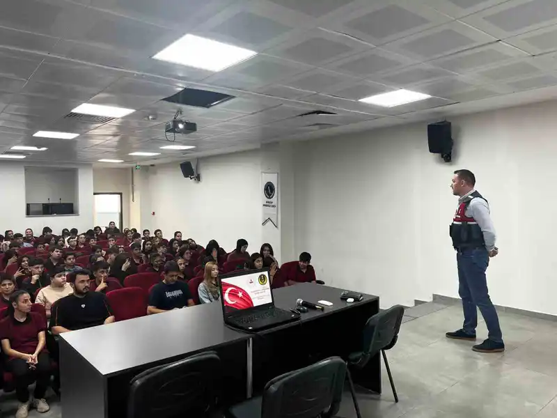 Jandarmadan öğrencilere siber güvenlik eğitimi