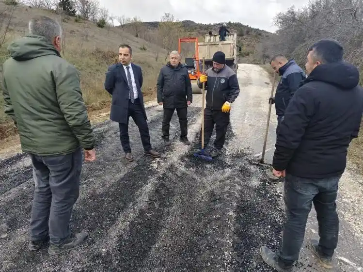 Kaymakam Uçar, Yenipazar’da yol onarım çalışmalarını inceledi