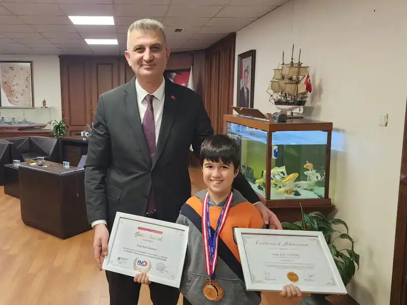 İlkokul öğrencisi, matematik olimpiyatlarında 3 altın madalya kazandı