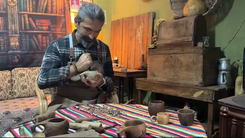 Osmaniyeli öğretmenin babaevi, ahşap atölyesi oldu