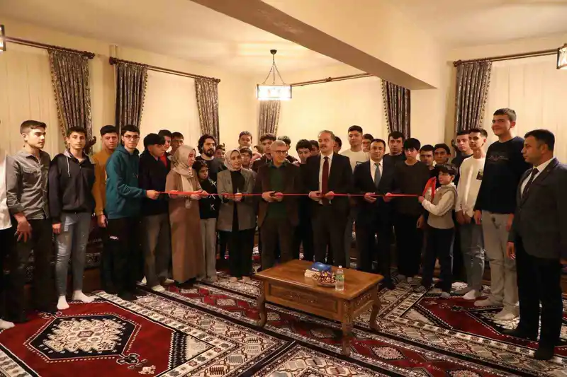 Yunus Emre Anadolu Lisesi Pansiyonu’nda ’İbrahim Eroğlu Erdem-Değer-Eylem Salonu’ açıldı