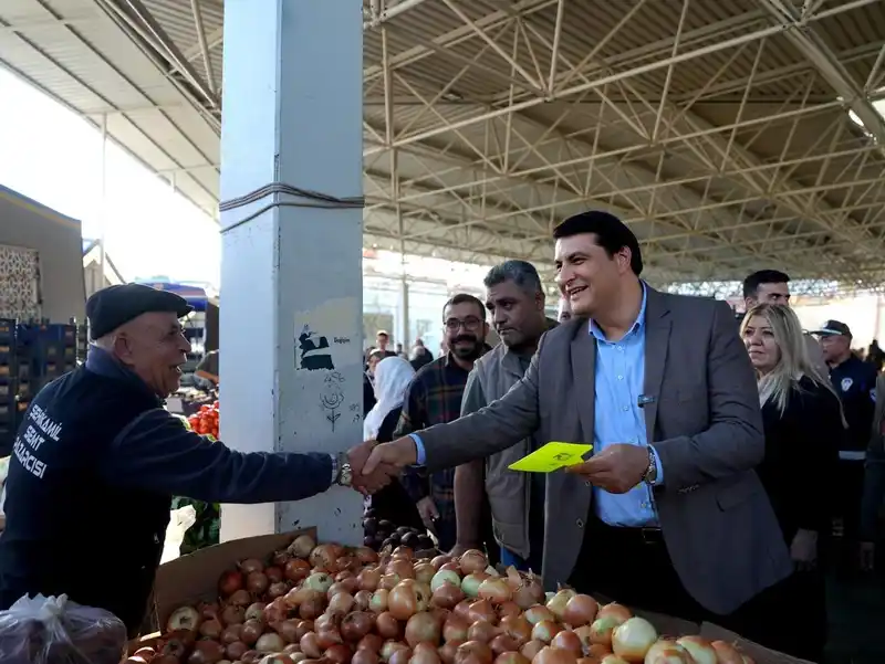 Yılmaz, pazarda vatandaş ve esnafla buluştu
