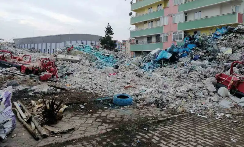 Ermeç Apartmanı davası ertelendi