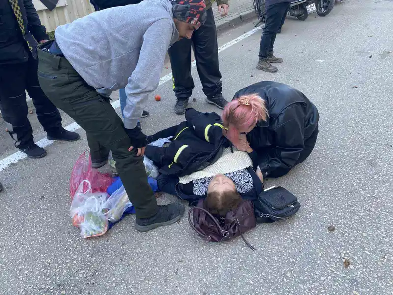 Motosikletin çarptığı kadın yaralandı