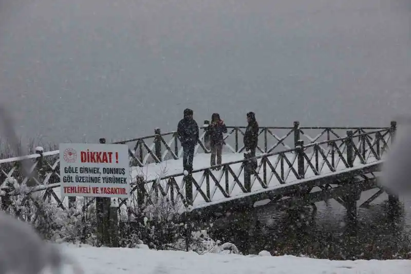 Abant Gölü Milli Parkı’nda kış güzelliği