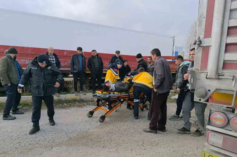 Tırın bir başka tıra arakadan çarptığı kazada faciadan dönüldü