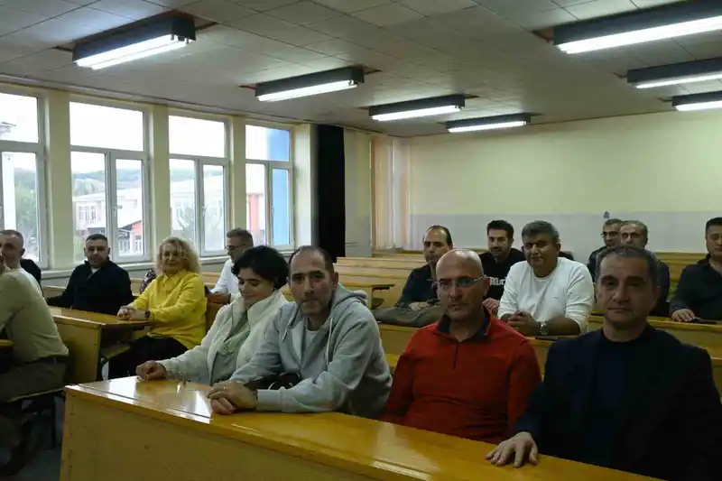 Makine mühendisleri 25 yıl sonra aynı sıralarda buluştu