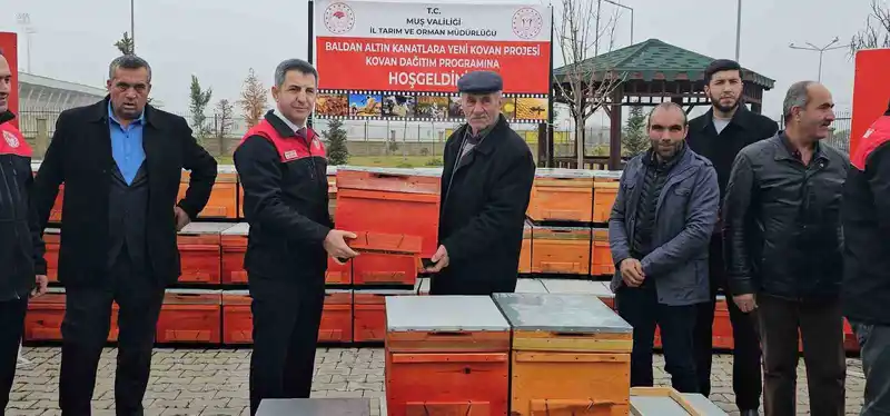 Muş’ta 100 üreticiye 1000 arı kovanı dağıtıldı