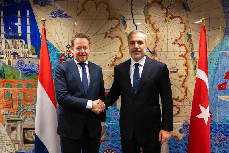 Dışişleri Bakanı Fidan, Hollandalı mevkidaşı David van Weel ile görüştü

