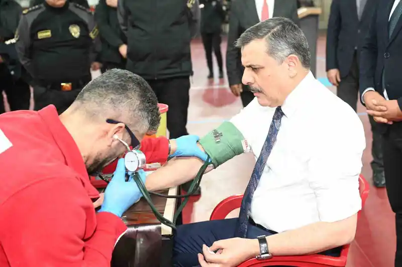 Vali Çiftçi 45’inci kez kan bağışında bulundu
