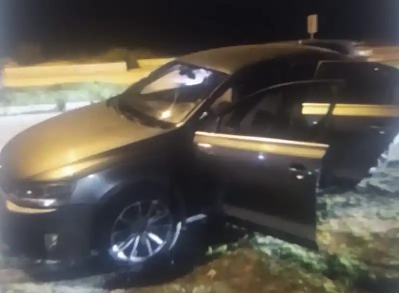 Dur ihtarına uymayan sürücü kovalamaca sonrası polise çarptı: 1 polis yaralandı
