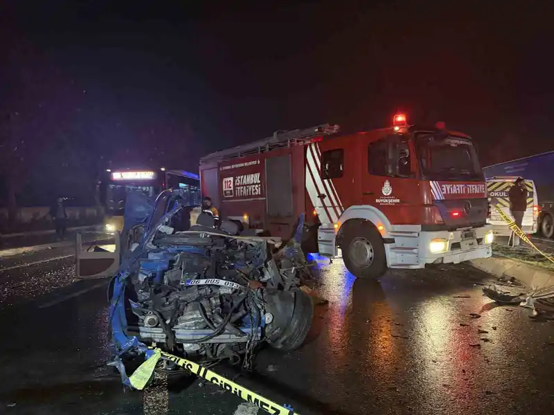 Başakşehir’de kontrolden çıkan beton mikseri zincirleme kazaya neden oldu: 2 ölü, 6 yaralı
