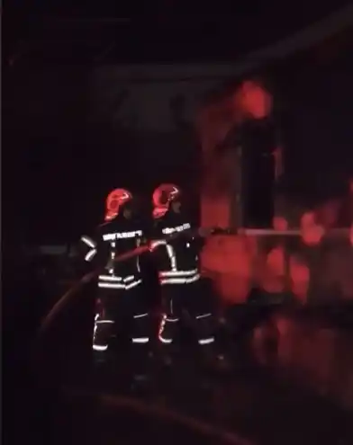 Tüplerin saklandığı ev alev aldı: Patlama anları kamerada
