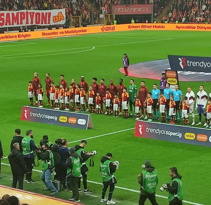 Milaslı şehidin çocukları, Galatasaray’ın onur konuğu oldu
