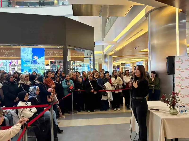 Yazar Dilek Cesur MalatyaPark’ta okurlarıyla buluştu
