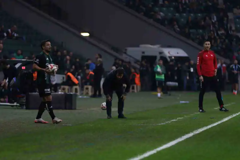 Trendyol Süper Lig: Kocaelispor: 0 - Kasımpaşa: 0 (İlk yarı)
