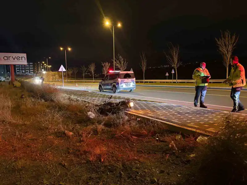 Polisten kaçan motosiklet sürücüsü ters yöne girerek, kaza yaptı: 1 yaralı
