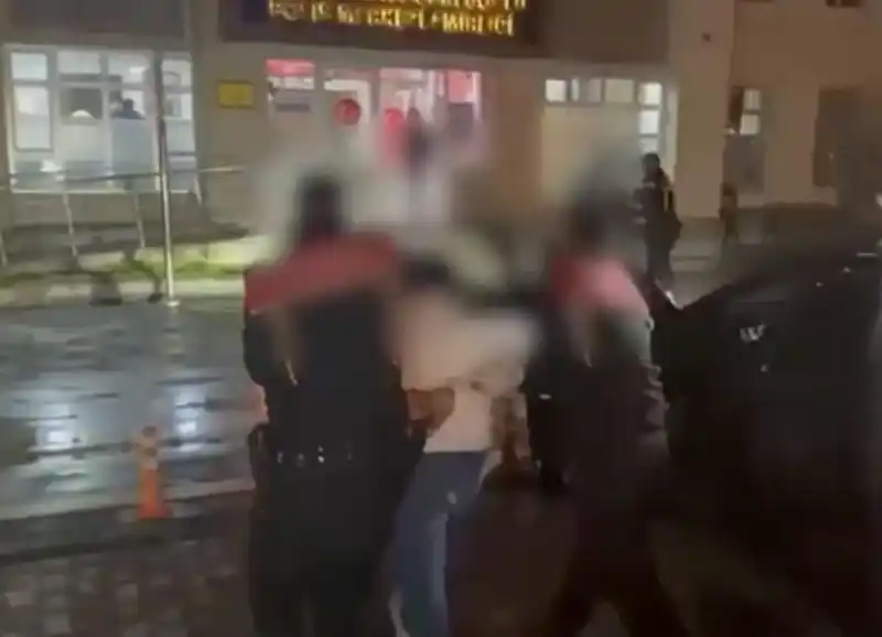 Kayseri’de 3 polis aracına çarparak kaçan suç makinası yakalandı
