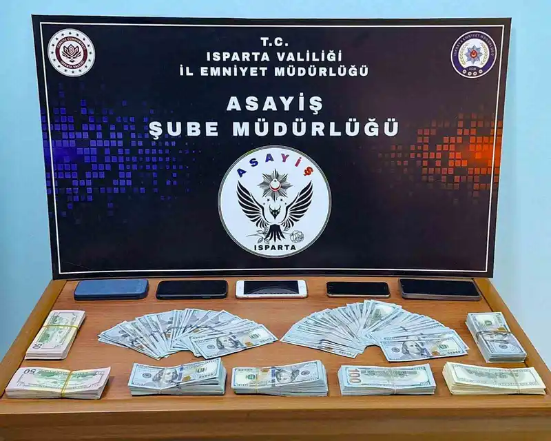 Kendilerini polis olarak tanıtıp milyonluk vurgun yapan 3 şüpheli tutuklandı
