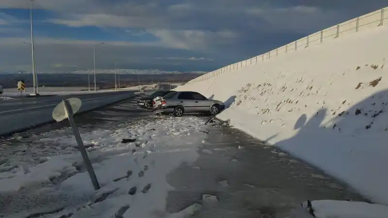 Van’da zincirleme kaza: 5 yaralı
