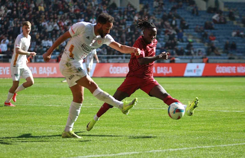 Trendyol Süper Lig: Atakaş Hatayspor: 1 - Antalyaspor: 2 (İlk yarı)
