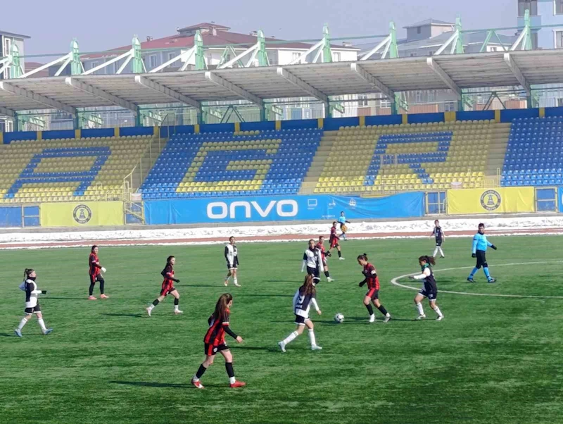 Ağrı Aile ve Sosyal Politikalar Gençlik ve Spor Kulübü Kadın Takımı, Kahramanmaraş Anadolu Spor’u 5-0 mağlup etti
