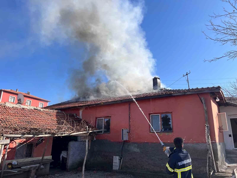 Alevlere teslim olan ev kullanılamaz hale geldi
