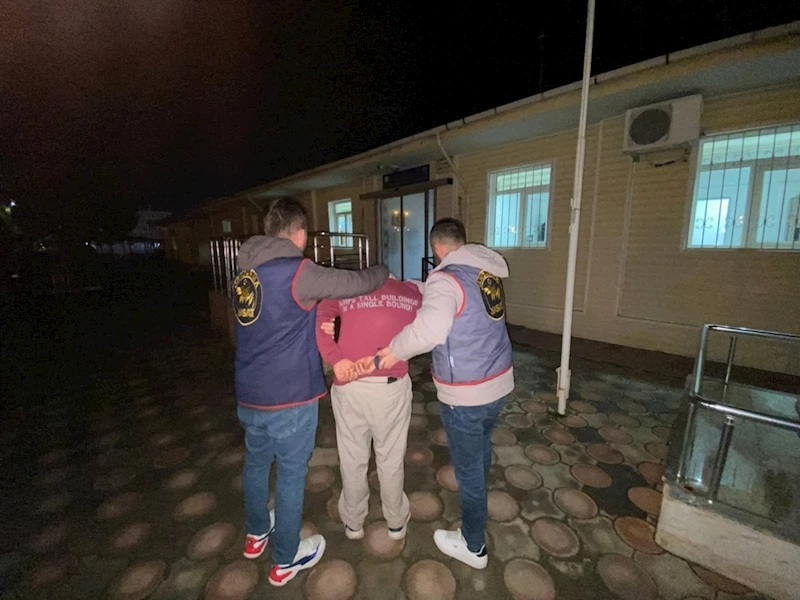 Ayvalık’ta jandarma ekipleri çeşitli suçlardan aranan 13 kişiyi yakaladı
