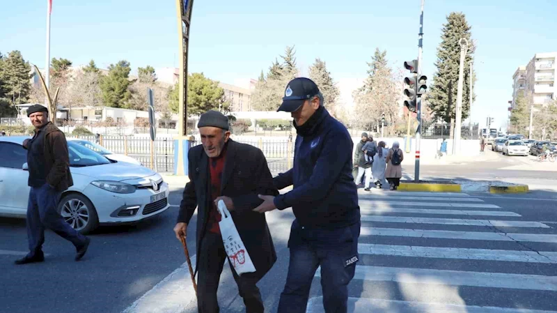 Mardin’de yaya geçitlerinde polis ve zabıta görevlendirildi
