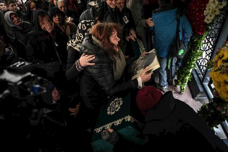 Kadıköy’de bıçaklanarak öldürülen İtalyan şefin oğlu son yolculuğuna uğurlandı
