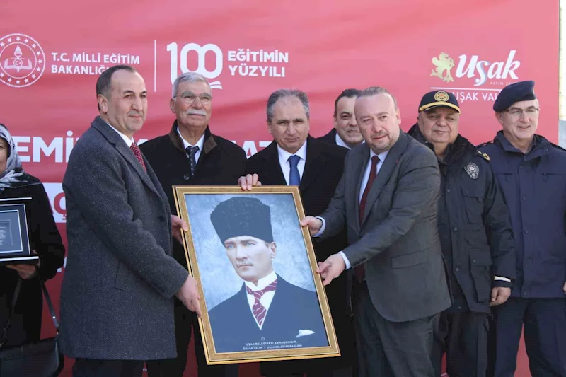 Hayırsever tarafından yapılan Naime-Nori Demir İmam Hatip Ortaokulu törenle açıldı
