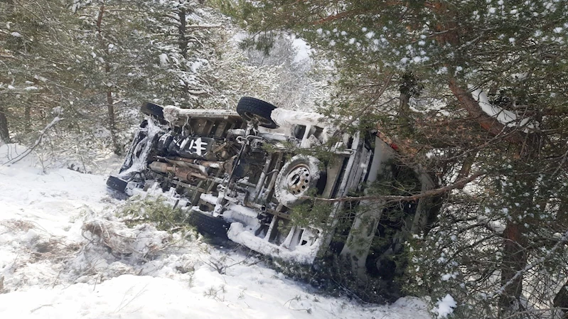 Yozgat’ta devrilen köy minibüsündeki 2 öğretmen yaralandı
