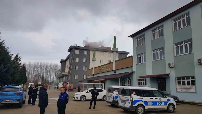 Samsun’da lise pansiyonunda baca yangını
