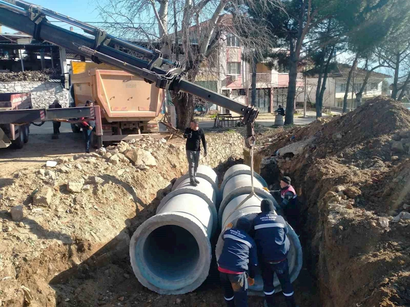 Karacasu’da beton büzler yer altına indirildi
