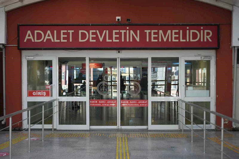 16 yaşındaki kızı otobüste istismar ettiği iddia edilen şoför beraat etti
