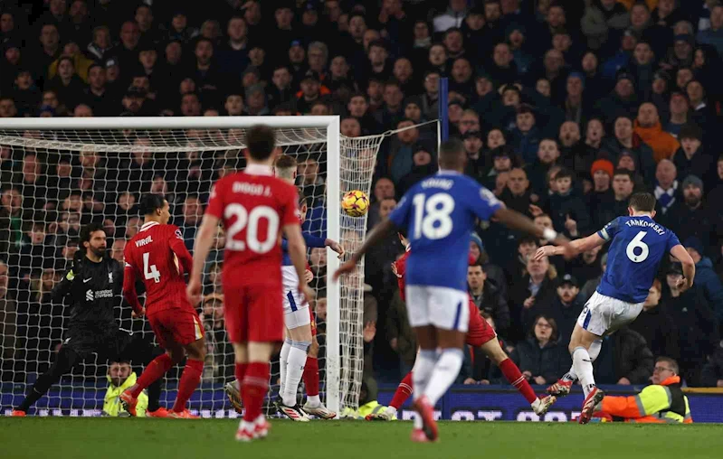 Liverpool derbisinde Everton 90+8’de puanı kaptı
