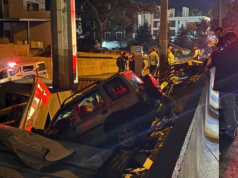 Ordu’da kontrolden çıkan cip elektrik panosuna çarptı: 2 yaralı
