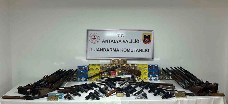 Antalya’da ruhsatsız silah operasyonu, 22 şüpheli hakkında işlem başlatıldı
