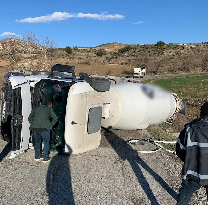 Adıyaman’da beton mikseri devrildi
