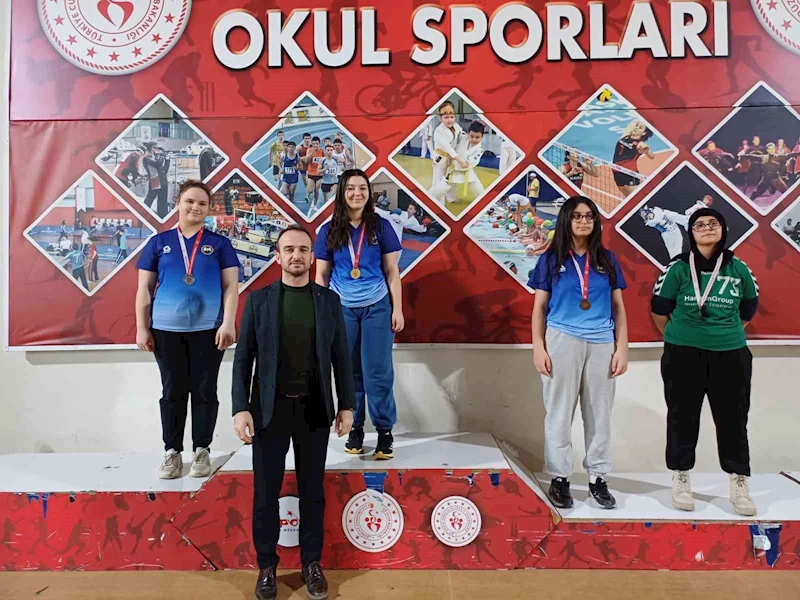 58 sporcu bilek güreşinde yarıştı
