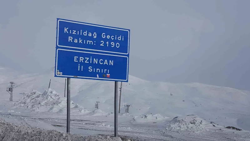 Erzincan’ın yüksek kesimlerinde kar ve sis etkili oluyor
