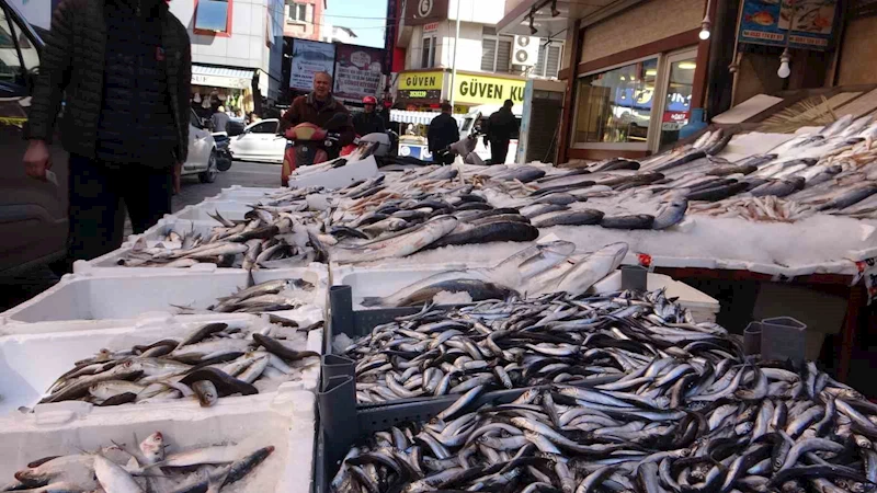 Adana’da Ramazan ayı öncesi alışveriş hareketliliği başladı
