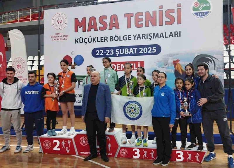 Büyükşehir Masa Tenisi takımı 57 takım arasında üçüncü oldu
